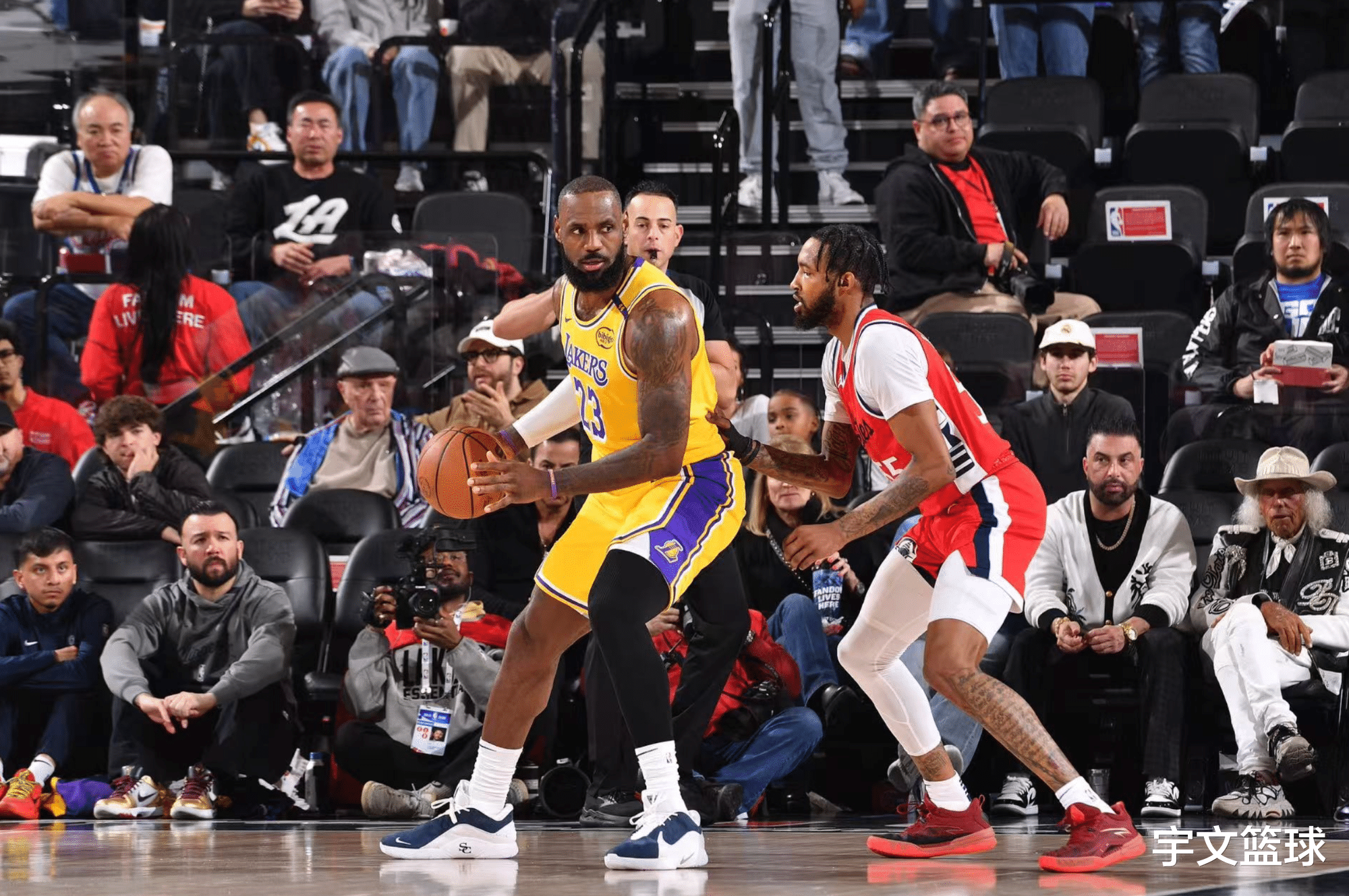 AYX-詹姆斯在快船比赛中重返赛场，出色发挥引发热议！比赛高潮迭起的简单介绍