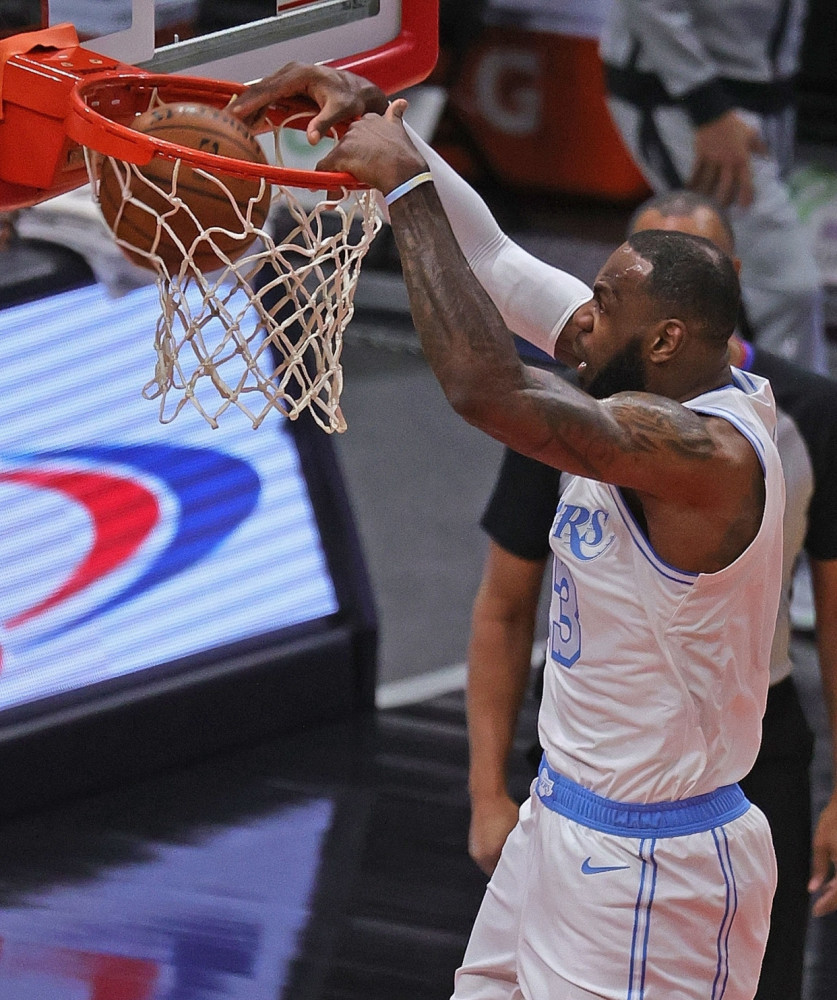 爱游戏-莱万多夫斯基连续五场比赛得分超过战术调整，公牛挑战极限！的简单介绍