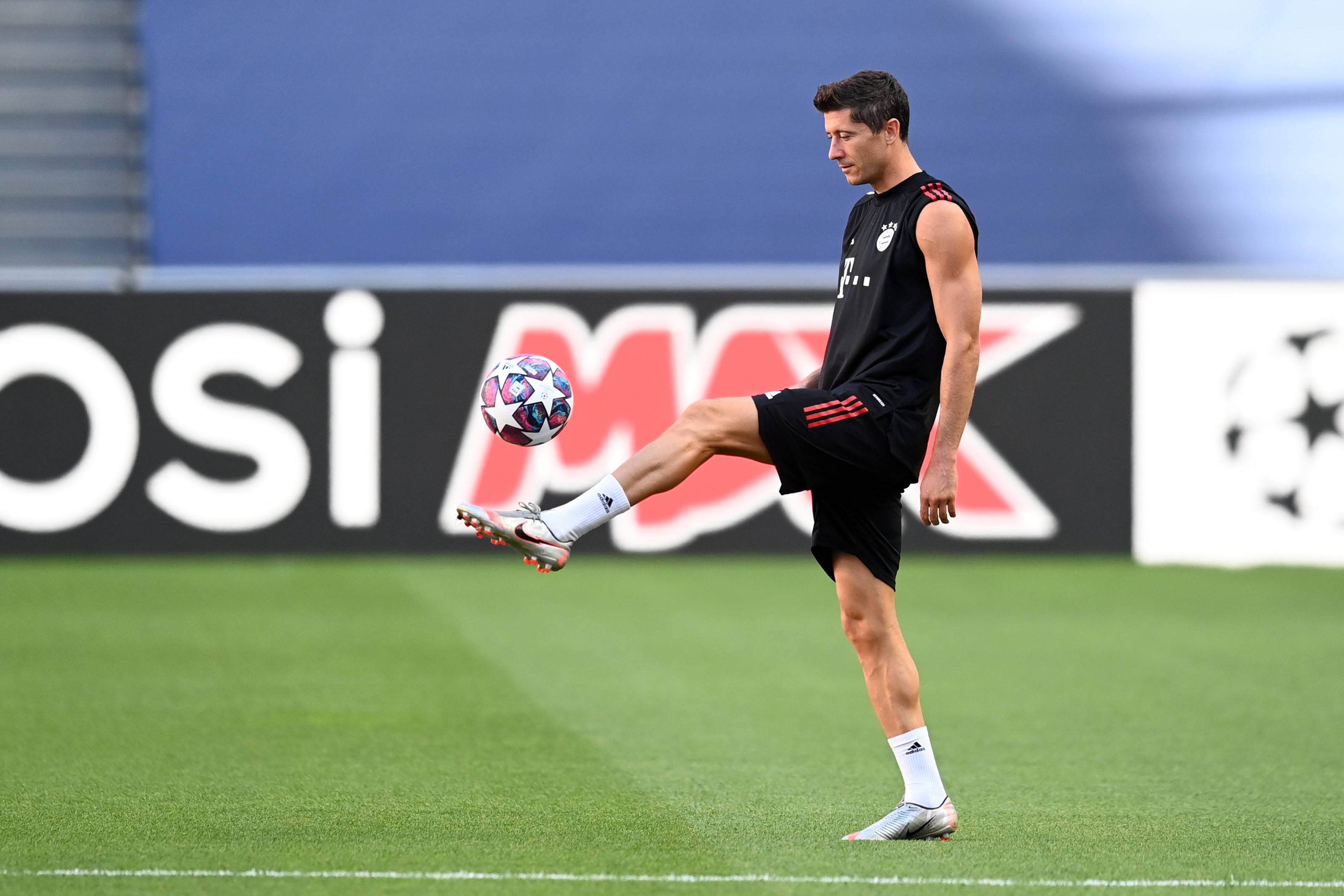 爱游戏-莱万多夫斯基遭遇十五连败，巴黎圣日耳曼教练面临压力！的简单介绍