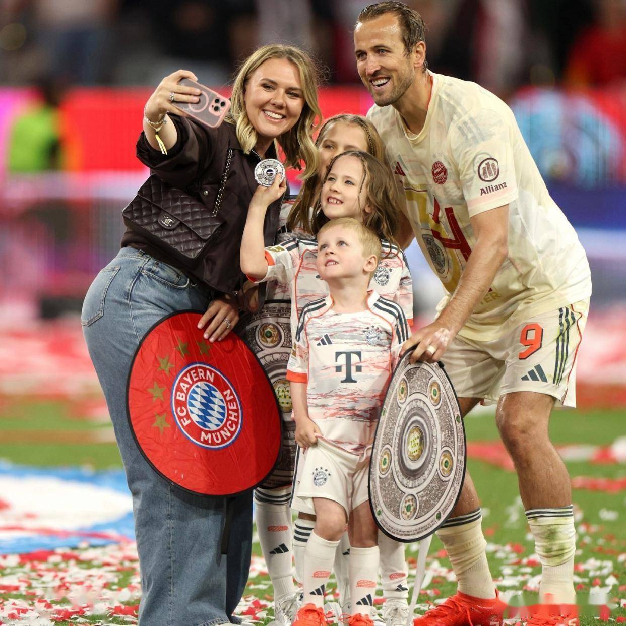 爱游戏-凯恩回归赛场，惊险取胜首场状态亮眼，切尔西观众沸腾！的简单介绍