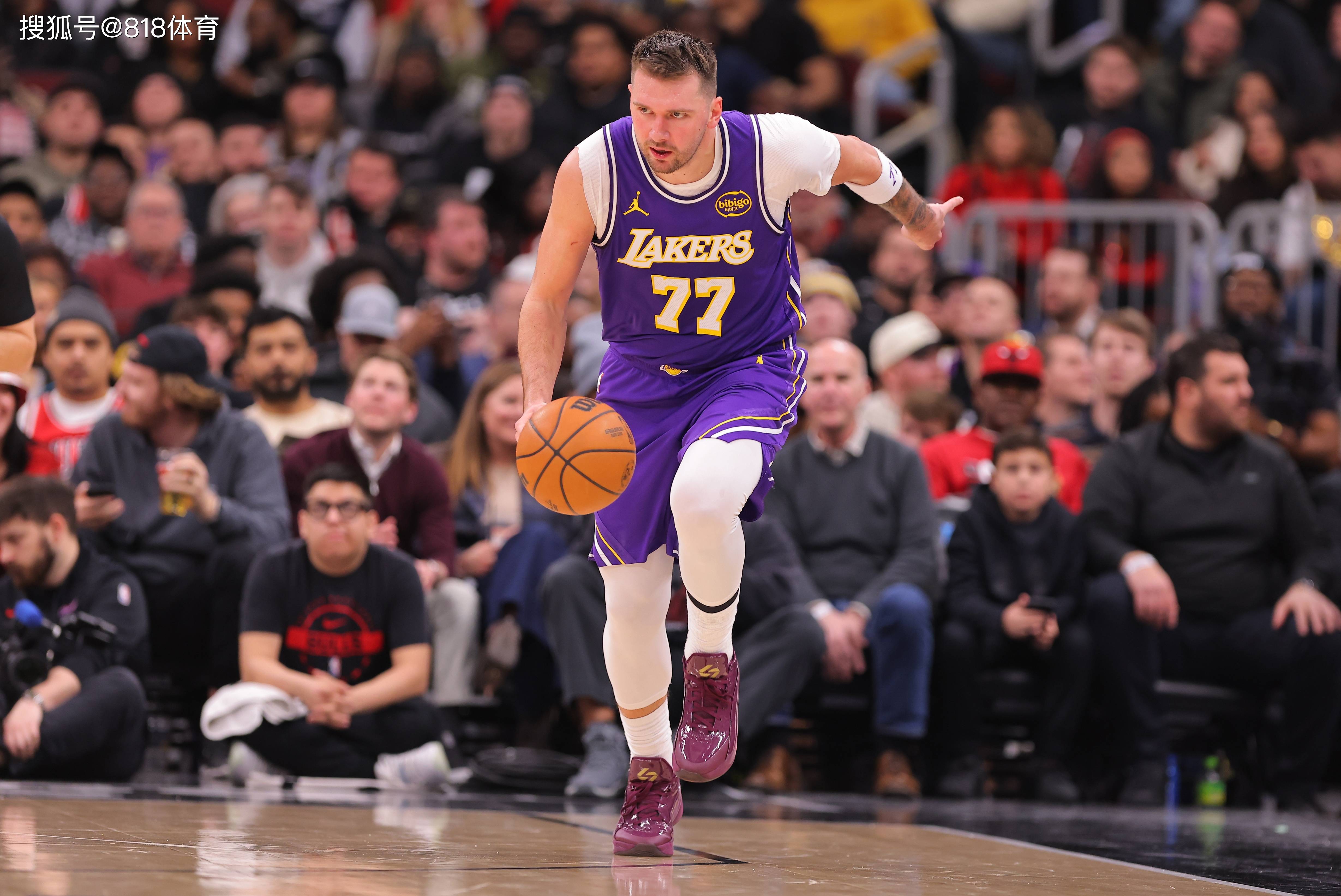 爱游戏体育-包含东契奇回归赛场，连败首场状态亮眼，篮网观众沸腾！的词条